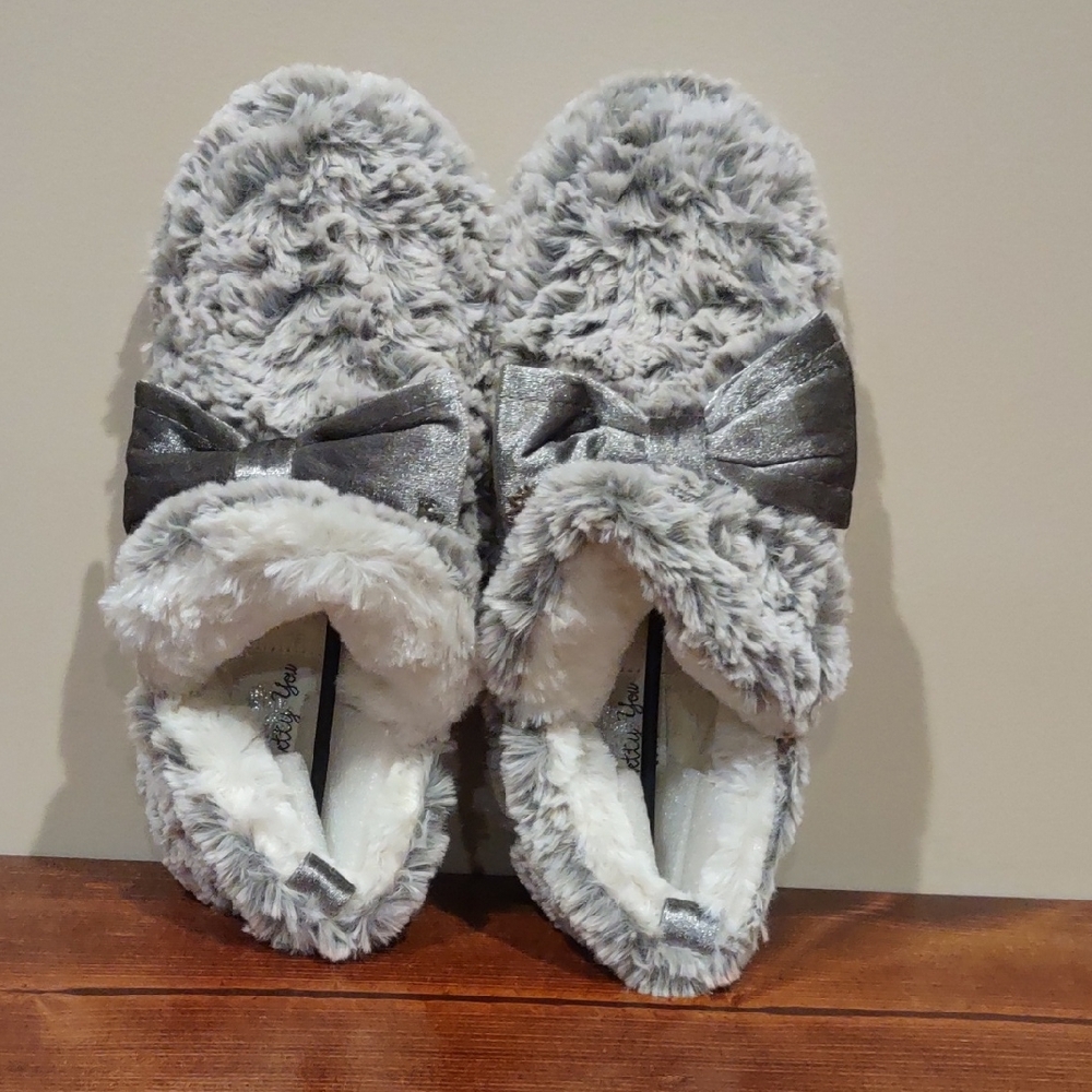 Pretty You London Cozy Gray Faux Fur Women's Slippers, Nwt, Large 8-9